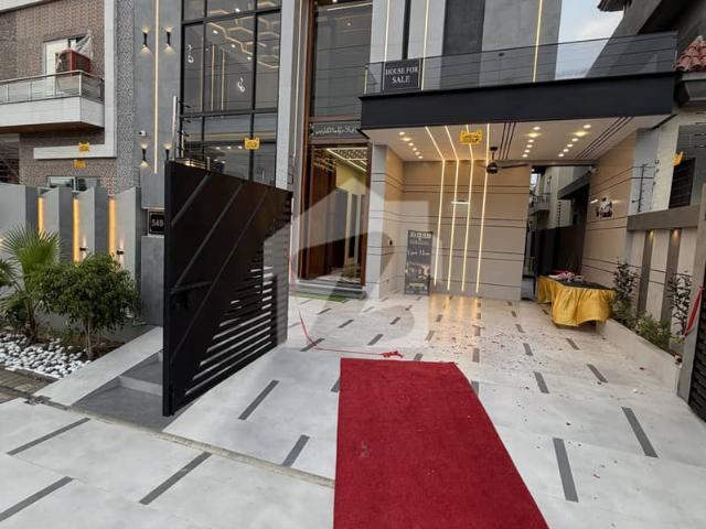 10 Marla House Is Available for sale in Central Park A Block