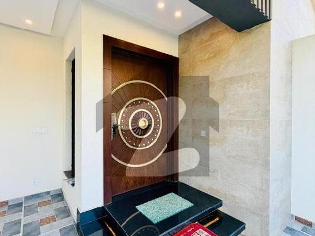 10 Marla Ideal Luxury Single Unit House For Sale D 12/1