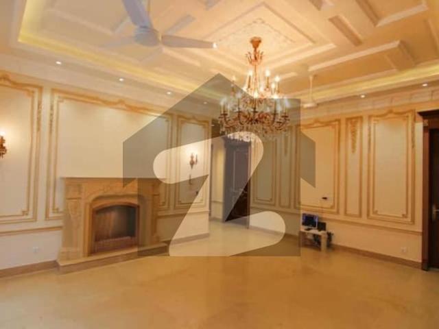 10 Marla Investors Should sale This House Located Ideally In Formanites Housing Scheme
