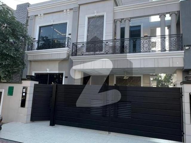 10 Marla Like New House Available For Rent Bahria Town Sector B