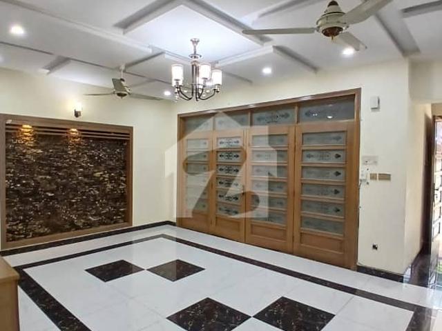 10 Marla Like New House Available For Rent In G 13/1