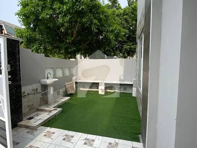 10 marla like new house for rent in hussain block bahria town lahore