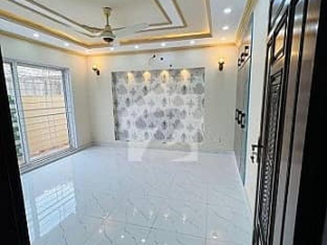 10 marla like new lower portion upper lock for rent in janiper block bahria town lahore