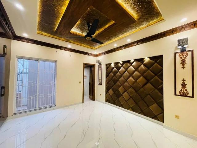 10 marla like brand new portion for rent with gas near imperial mall Lahore PARAGON CITY ID 82823