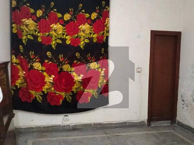 10 Marla Lower Portion For Rent In Iqbal Town