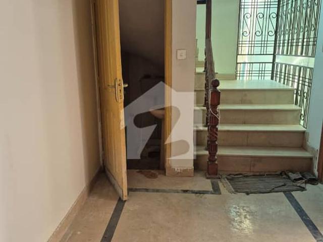 10 Marla Lower Portion For Rent In Iqbal Town