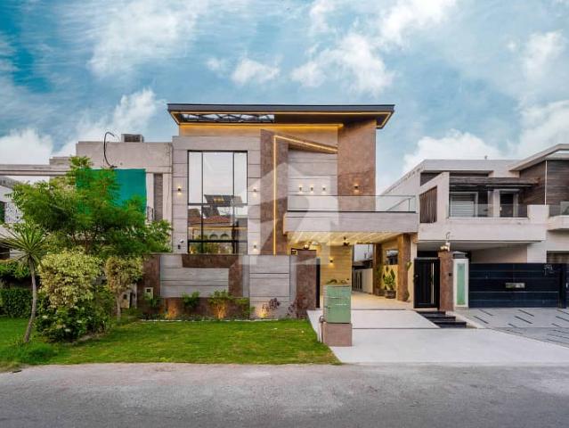 10 Marla Luxur Brand New House For Rent at Hot Location