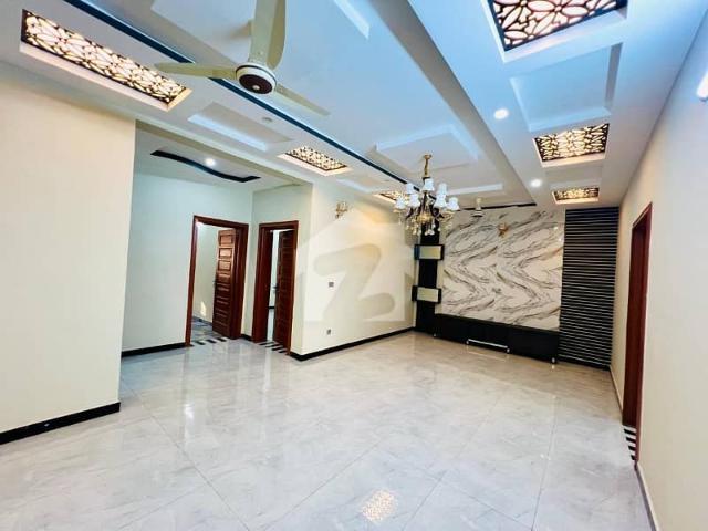 10 marla luxury brand new house for sale