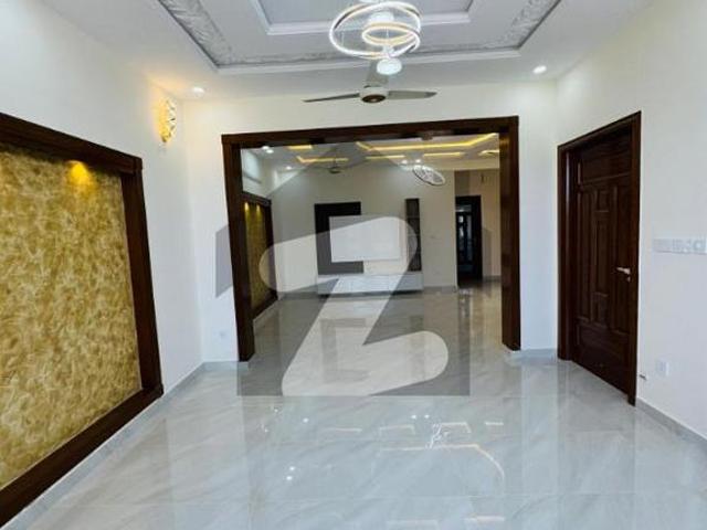 10 marla luxury brand new park face house available for sale d 12/2