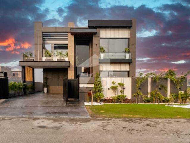 10 Marla Luxury Bungalow For Rent at Top Location Near Raya