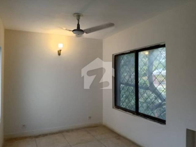 10 MARLA Luxury House Available For Rent In Shami Road Cantt Lahore
