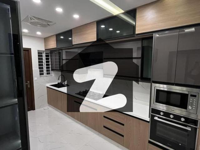 10 Marla Luxury House Available For Sale D 12