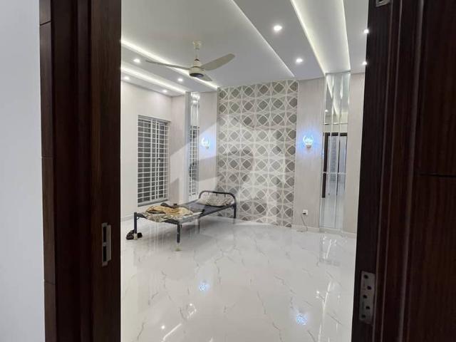 10 Marla Luxury House Available For Sale