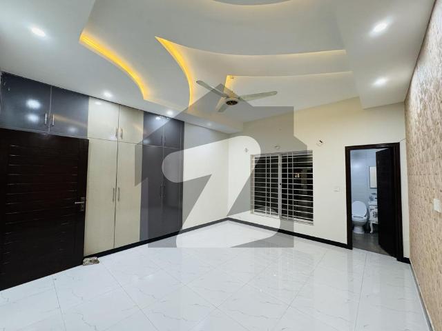 10 Marla Luxury House Available For Sale Bahria Town Phase 8