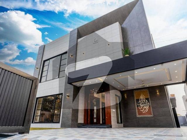 10 Marla Luxury House For Rent At Top Location