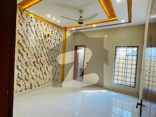 10 Marla Luxury House for Rent | Bahria Town Lahore | 5 Bedrooms Bahria Town Sector E