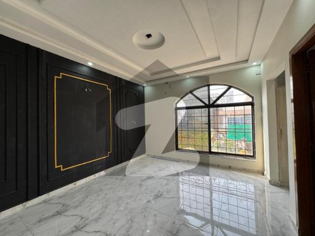 10 Marla Luxury House For Rent In Bahria Town Phase 8 Block B | 5 Master Bedrooms | Servant Quarter | Prime Location Bahria Town Phase 8 Block B