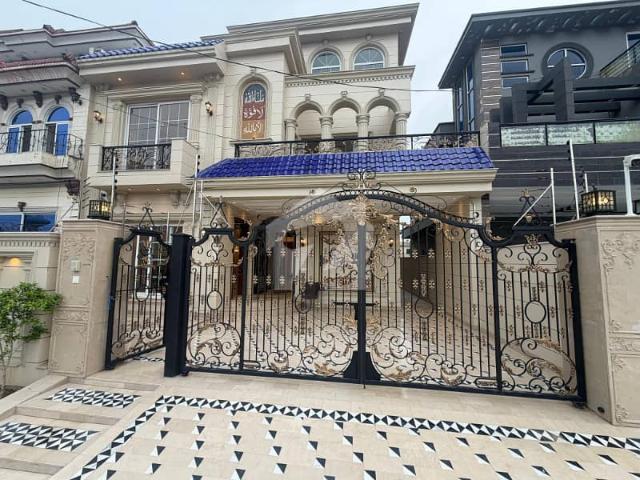10 Marla Luxury House for Sale in Central Park Housing Scheme Only Rs. 4 Crore 40 Lakh