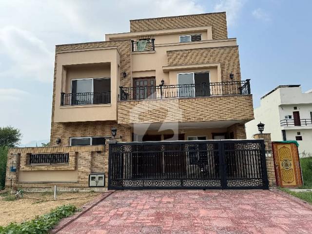 10 Marla Luxury House For Sale in D 12/3