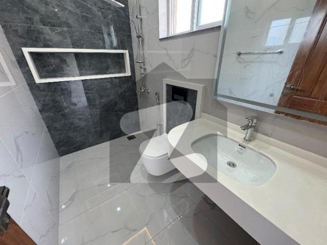 10 Marla Luxury House For Sale in D 12/3
