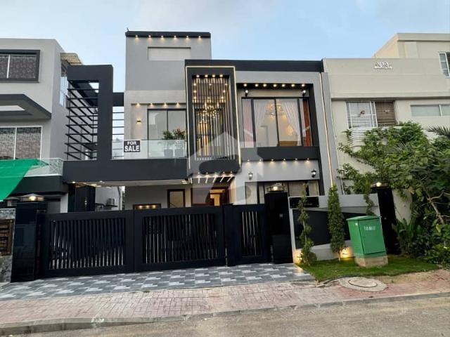 10 marla luxury house for sale in johar block bahria town lahore