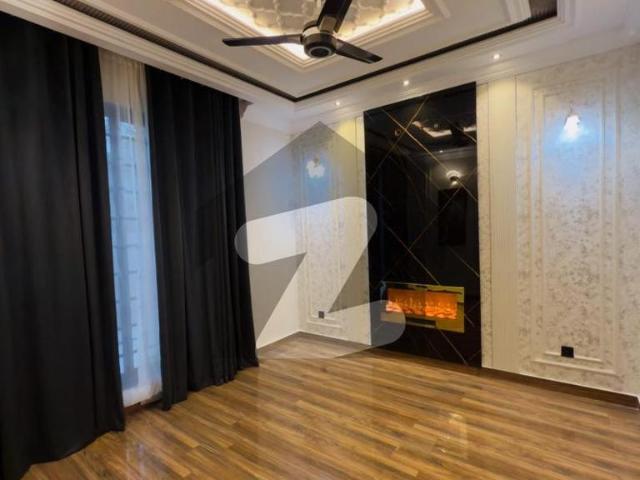 10 Marla Luxury House For Sale In Park View City, Lahore. * Park View City