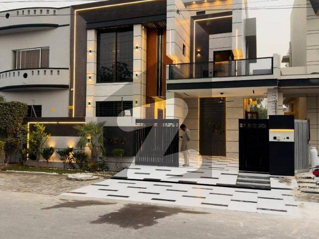 10 Marla Luxury House For Sale In Park View City, Lahore