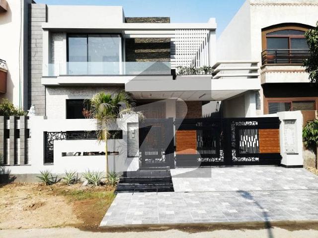 10 Marla Luxury House For Sale Owner Very Needy Cost Price House At Hot Location