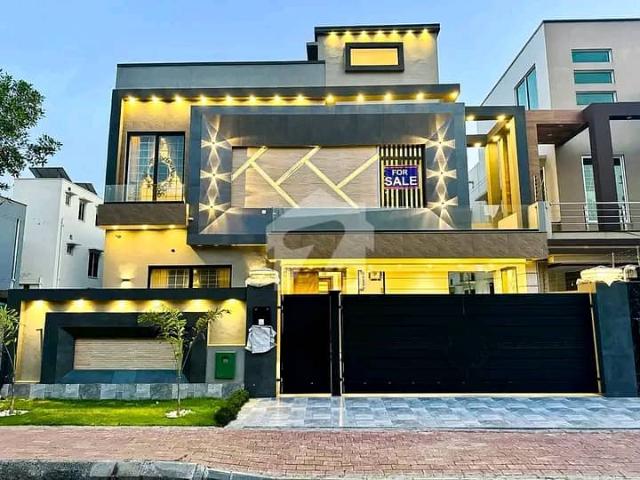10 Marla Luxury House Is Available For Sale In Bahria Town Lahore