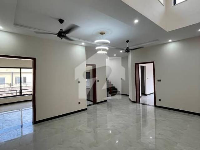 10 Marla Luxury Modern House Available For Sale In Bahria Enclave Islamabad