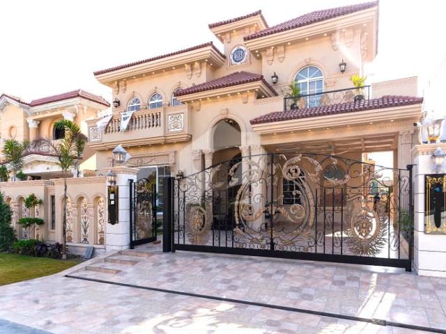 10 Marla Luxury Modern House For Sale At Top Location Near To Gold Crest Mall Park Commercial And Mosque