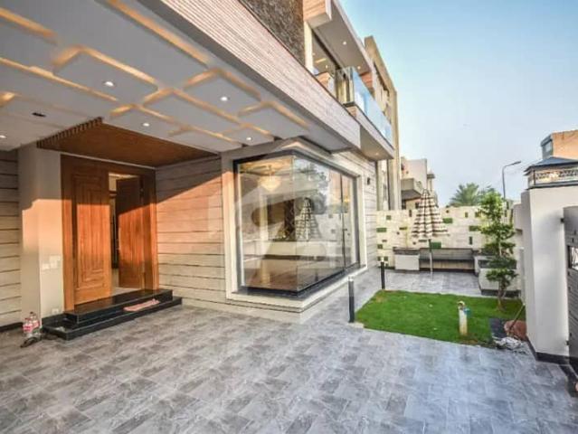 10 Marla Luxury Modern House For Sale In DHA Lahore