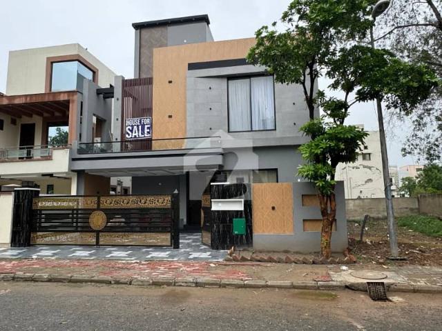 10 marla luxury modren house for sale in nishter block bahria town lahore