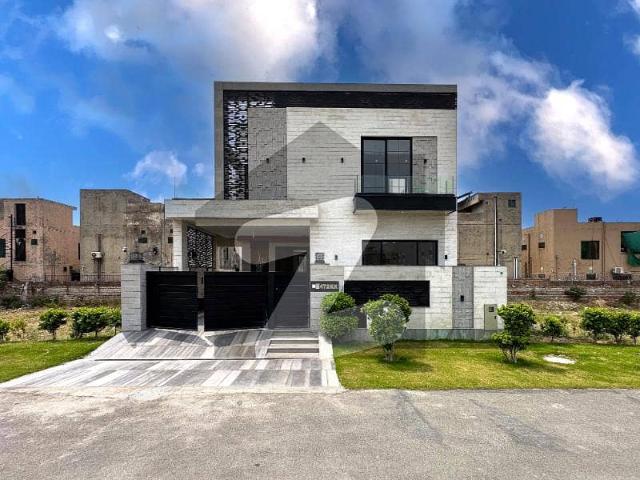 10 Marla Luxury Slightly Used House For Sale at Hot Loaction Near Dolmen Mall