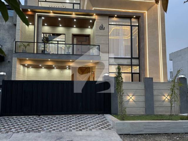 10 Marla Luxury Park Facing House for Sale in B Block, B 17 Islamabad