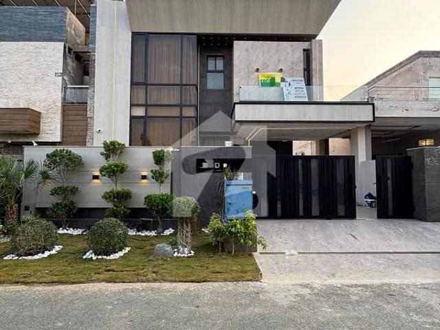 10 Marla Luxury Ultra Modren Bungalow For Rent
