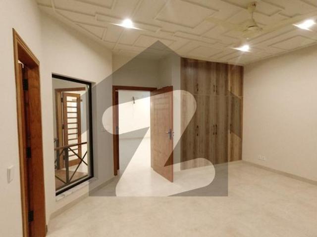 10 Marla Modern Designed House With Full Heighted Entrence Bahria Enclave