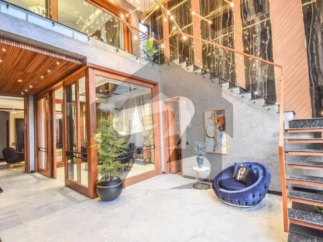 10 Marla Modern Elegant Design Luxury House Whit Basement Available For Sale 5