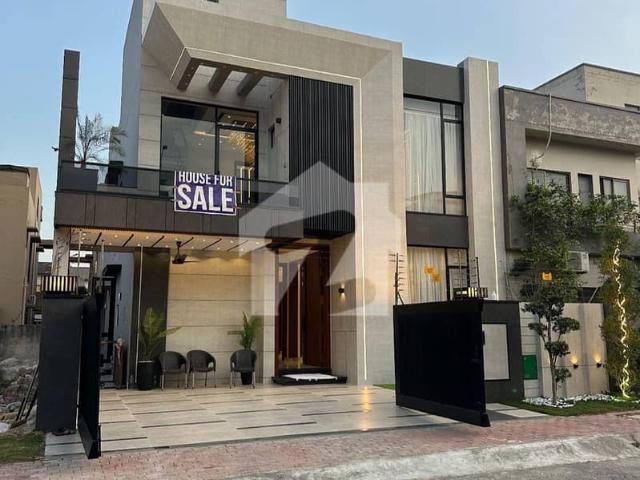 10 Marla Modern House Available For Sale In Bahria Town Lahore