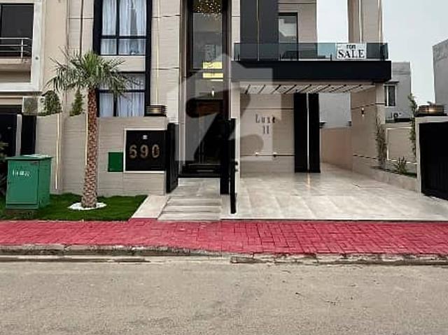 10 Marla Modern House For Sale