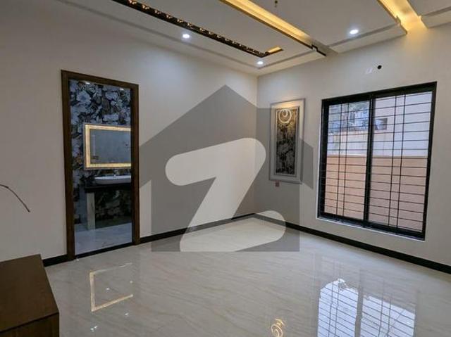 10 Marla Modern House For Sale Wapda Town