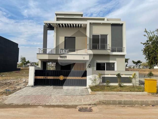 10 Marla Modern House In Great Unbeatable Price For Sale