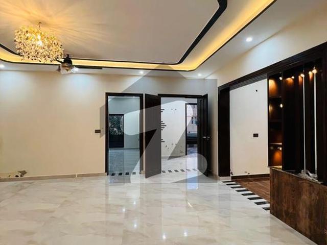 10 Marla Modern House is up for sale UET Housing Society