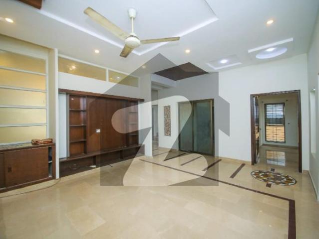 10 marla modern luxury bungalow with baesment for rent dha phase 5