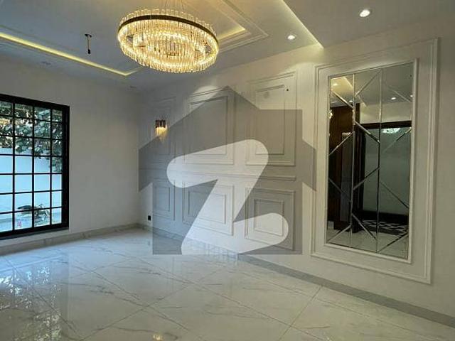 10 Marla Modern Style House For Sale | Lake City