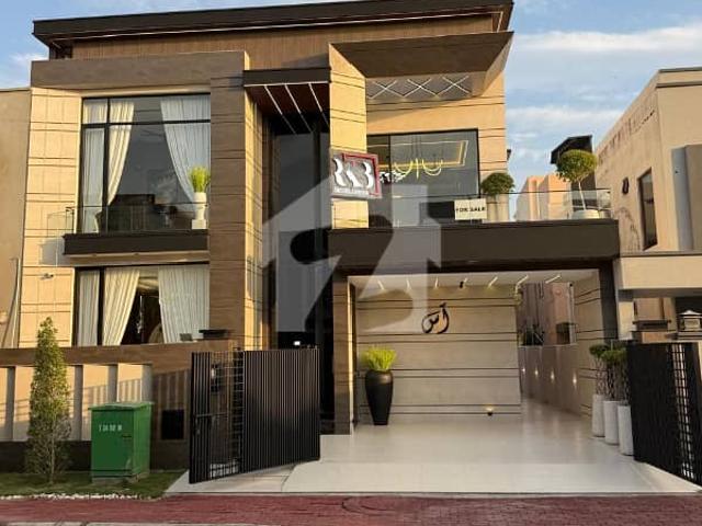 10 marla modren house for sale in janiper block sector c bahria town lahore