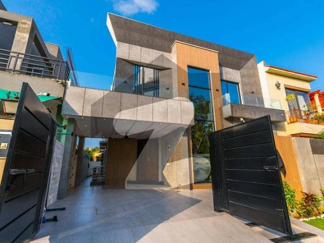 10 marla most beautiful brand new luxury house for rent near to careefourat prime location