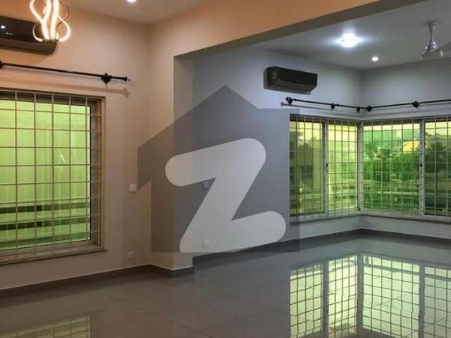 10 Marla Neat And Clean House For Rent 5bed Double Unit With All Facilities Bahria Town Phase 3