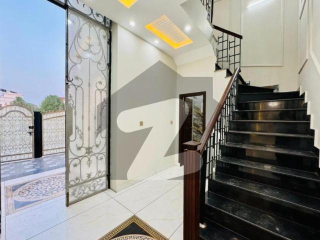 10 marla new brand double story house available for sale, in citi housing gujranwala on prime location. Citi Housing Society