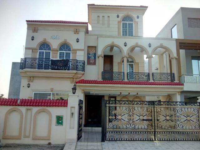 10 Marla new House With 5 BEDS for Sale in Jasmine Block Bahria Town l Lahore BAHRIA ORCHARD ID 73137